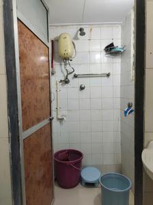 Common Bathroom Two Image of 300 Sq.ft 1 BHK Apartment / Flat for sale in Jogeshwari West Mumbai for Rs. 8500000