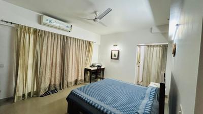 Bedroom Image of 1090 Sq.ft 2 BHK Apartment / Flat for sale in Mahagun Moderne, Sector 78 Noida for Rs. 17800000