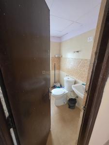 Bathroom Image of 585 Sq.ft 1 BHK Apartment / Flat for rent in Amrapali Dream Valley 2, Noida Extension Greater Noida for Rs. 17000