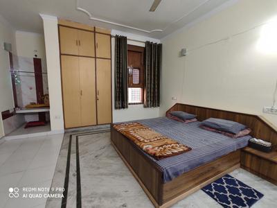 Bedroom Image of 2520 Sq.ft 4 BHK Builder Floor for sale in Punjabi Bagh New Delhi for Rs. 35000000