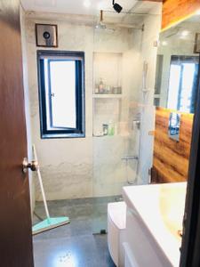 Bathroom Image of 1500 Sq.ft 3.5 BHK Apartment / Flat for sale in Tardeo Mumbai for Rs. 65000000