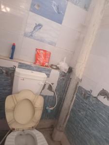 Bathroom Image of 900 Sq.ft 2 BHK Duplex for rent in Telibagh Lucknow for Rs. 6000