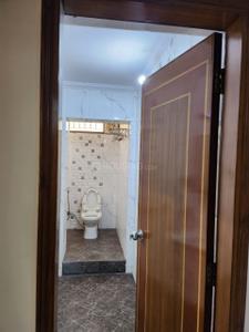 Bathroom Image of 1850 Sq.ft 3 BHK Apartment / Flat for rent in Sector 25 Noida for Rs. 60000