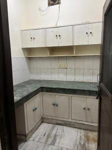 Kitchen Image of 850 Sq.ft 2 BHK Apartment / Flat for rent in Arun Vihar, Sector 37 Noida for Rs. 23000