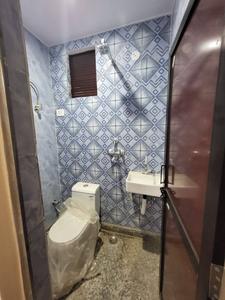 Bathroom Image of 700 Sq.ft 2 BHK Builder Floor for rent in Jhandewalan New Delhi for Rs. 27500