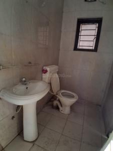 Bathroom Image of 1400 Sq.ft 3 BHK Apartment / Flat for rent in Uzan Bazar Guwahati for Rs. 25000