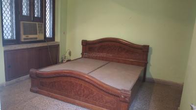 Bedroom Image of 1300 Sq.ft 2 BHK Builder Floor for rent in Hauz Khas New Delhi for Rs. 40000