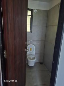 Bathroom Image of 980 Sq.ft 2 BHK Apartment / Flat for rent in Parksyde Nest , Panchavati Nashik for Rs. 15000