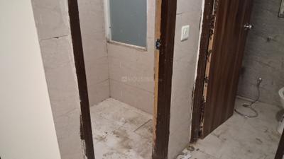 Bathroom Image of 600 Sq.ft 1 BHK Apartment / Flat for rent in Amrapali Dream Valley 2, Noida Extension Greater Noida for Rs. 17000