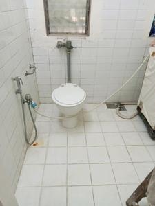 Common Bathroom Image of 1000 Sq.ft 2 BHK Apartment / Flat for rent in Neelambar Apartments, Pali Hill Mumbai for Rs. 125000