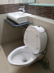 Common Bathroom Image of 1320 Sq.ft 3 BHK Apartment / Flat for sale in Rustomjee Oriana, Bandra East Mumbai for Rs. 70000000