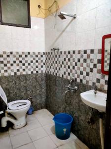 Bathroom Image of 550 Sq.ft 2 BHK Builder Floor for rent in Sahibabad Industrial Area Ghaziabad for Rs. 13000