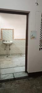 Bathroom Image of 450 Sq.ft 2 BHK Independent House for rent in Shastri Nagar Meerut for Rs. 7000