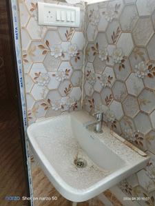 Bathroom Image of 700 Sq.ft 2 BHK Builder Floor for rent in Kumhrar Patna for Rs. 7000