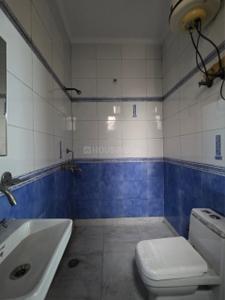 Bathroom Image of 2400 Sq.ft 4 BHK Independent House for rent in Rajouri Garden New Delhi for Rs. 65000