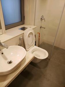 Common Bathroom Image of 3100 Sq.ft 4 BHK Apartment / Flat for rent in Colaba Mumbai for Rs. 1250000