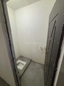 Bathroom Image of 500 Sq.ft 6 BHK Independent House for rent in Sikrod Ghaziabad for Rs. 3000