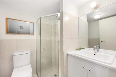 Bathroom Image of 1075 Sq.ft 3 BHK Apartment / Flat for sale in Platinum Tower 4, Andheri West Mumbai for Rs. 40000000
