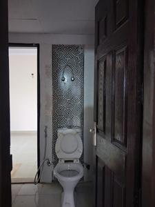 Common Bathroom Image of 1425 Sq.ft 3 BHK Apartment / Flat for sale in Paramount Floraville, Sector 137 Noida for Rs. 17000000