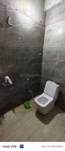 Bathroom Image of 700 Sq.ft 1 BHK Independent House for rent in Safedabad Lucknow for Rs. 5500