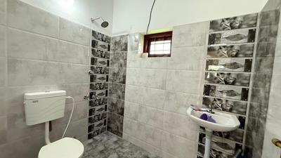 Bathroom Image of 2500 Sq.ft 5 BHK Independent House for sale in Aluva Kochi for Rs. 7200000