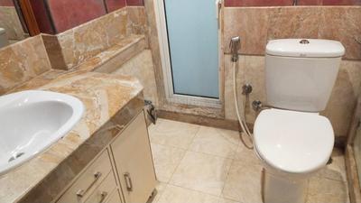 Bathroom Image of 1780 Sq.ft 4 BHK Apartment / Flat for sale in NSG Chittaranjan Tower, Powai Mumbai for Rs. 80000000