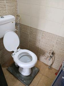 Common Bathroom Two Image of 405 Sq.ft 1 BHK Apartment / Flat for rent in Worli Mumbai for Rs. 38001