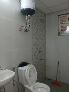 Common Bathroom Image of 1250 Sq.ft 3 BHK Builder Floor for rent in Signature Global City 37D 1, Sector 37D Gurgaon for Rs. 45000