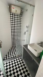 Bathroom Image of 1800 Sq.ft 3 BHK Apartment / Flat for rent in Maker Tower, Cuffe Parade Mumbai for Rs. 500000