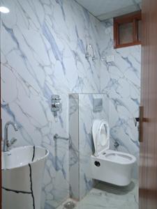 Common Bathroom Image of 1550 Sq.ft 3 BHK Apartment / Flat for sale in Sector 104 Noida for Rs. 7000004