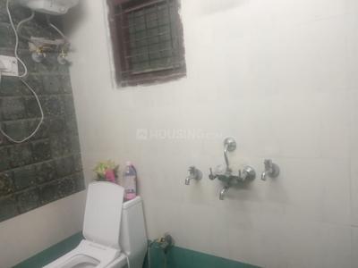 Bathroom Image of 1000 Sq.ft 2 BHK Apartment / Flat for sale in Kaushambi Ghaziabad for Rs. 6900000
