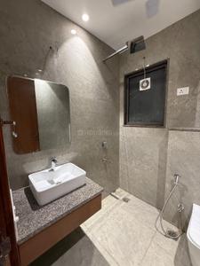 Bathroom Image of 900 Sq.ft 1 BHK Apartment / Flat for rent in DLF Phase 3 Gurgaon for Rs. 30000