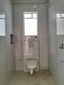 Common Bathroom Image of 990 Sq.ft 2 BHK Apartment / Flat for rent in Rosa Manhattan Phase 1, Hiranandani Estate Thane for Rs. 45000