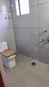 Bathroom Image of 220 Sq.ft 1 RK Apartment / Flat for rent in Kalamassery Kochi for Rs. 13000