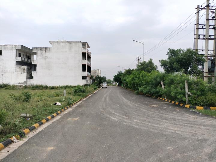 Sector 76 Main Image 1