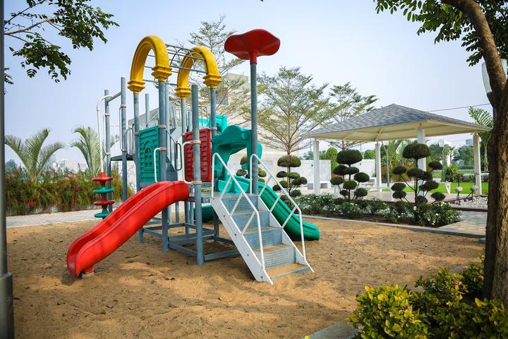 RC Empire Urbane Main Image 1