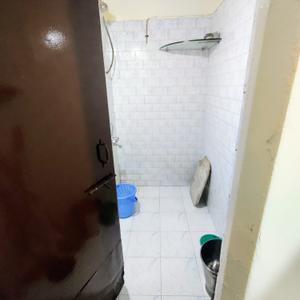 Bathroom Image of 850 Sq.ft 2 BHK Apartment / Flat for rent in Tanvi Residency, Aundh Pune for Rs. 28500