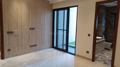 Bedroom Image of 2000 Sq.ft 3 BHK Builder Floor for sale in Vasant Vihar New Delhi for Rs. 110000000
