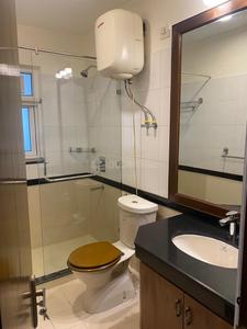 Bathroom Image of 2950 Sq.ft 4 BHK Apartment / Flat for sale in DLF Windsor Court, DLF Phase 4 Gurgaon for Rs. 90000000