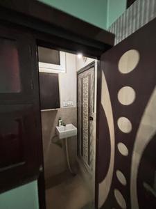 Bathroom Image of 700 Sq.ft 2 BHK Builder Floor for rent in Palam New Delhi for Rs. 15000