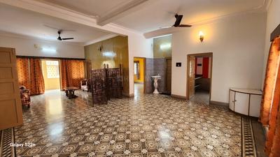 Living Room Image of 2500 Sq.ft 5 BHK Independent House for sale in Thakurpukur Kolkata for Rs. 15000000