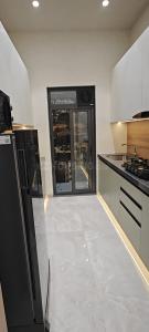 Kitchen Image of 750 Sq.ft 2 BHK Apartment / Flat for sale in Vipl Anjali, Mulund East Mumbai for Rs. 13800000
