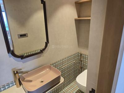 Bathroom Image of 1600 Sq.ft 3 BHK Apartment / Flat for rent in Bandra West Mumbai for Rs. 450000