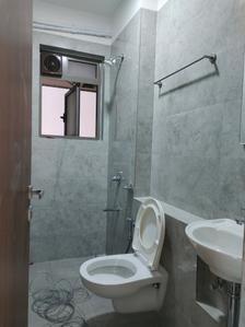 Common Bathroom Image of 800 Sq.ft 2 BHK Apartment / Flat for sale in Sheth Auris Bliss, Malad West Mumbai for Rs. 21000000