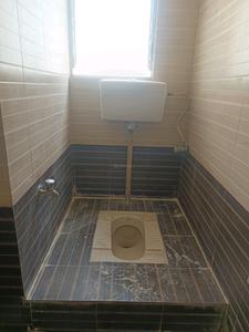 Common Bathroom Image of 1000 Sq.ft 2 BHK Apartment / Flat for rent in Kumar Park Infinia I1 I2 I3 J2 J3 And K1, Fursungi Pune for Rs. 22000