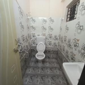 Bathroom Image of 1020 Sq.ft 2 BHK Apartment / Flat for sale in Ramanayapeta Kakinada for Rs. 4800000