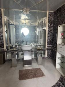 Bathroom Image of 6500 Sq.ft 7 BHK Independent House for sale in New Friends Colony New Delhi for Rs. 245000000