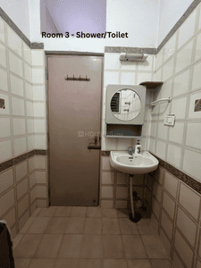 Bathroom Image of 2200 Sq.ft 3 BHK Independent House for rent in Vasanth Nagar Bengaluru for Rs. 120000