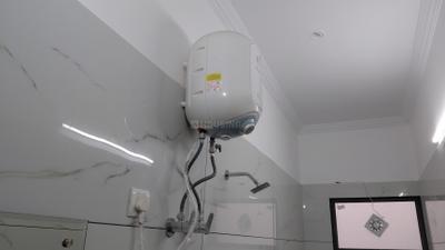 Bathroom Image of 900 Sq.ft 2 BHK Builder Floor for rent in Sector B Ansal API Lucknow for Rs. 20000