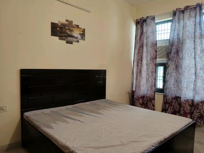 Bedroom Image of 1200 Sq.ft 2 BHK Builder Floor for rent in Sector 46 Gurgaon for Rs. 50000